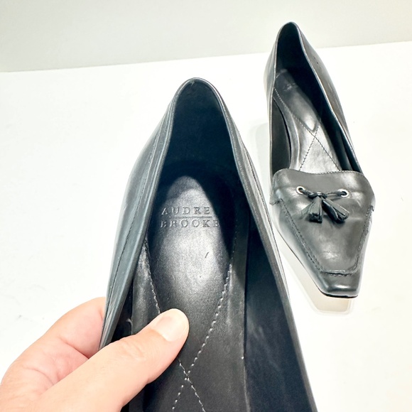 Audrey Brooke Black Leather Pumps Women’s Size 8.5 2.5” Heel Tassel Bow Classic - Picture 7 of 10